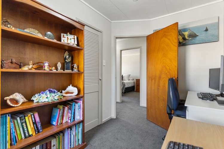 2/1 Silverstone Place Henderson_12