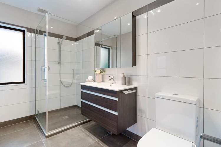 2/4 Rogers Avenue Eastern Beach_19