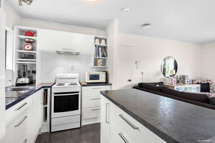 1/2 Hughes Terrace Te Atatu Peninsula_5