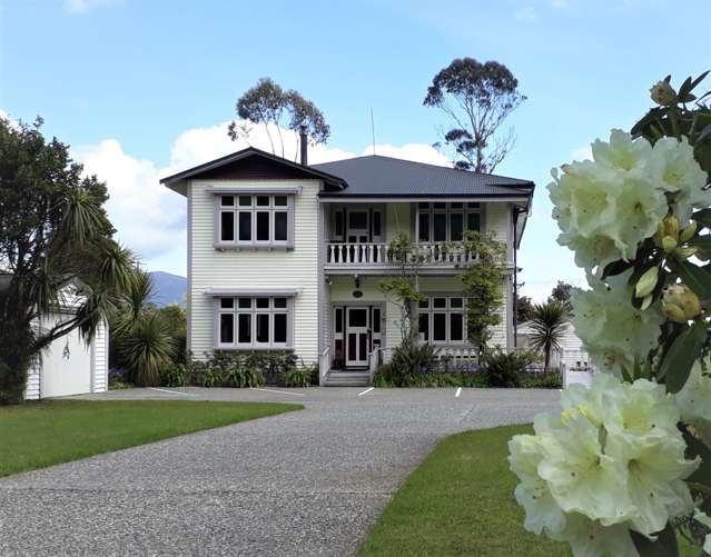 Holly Homestead Boutique B&B For Sale At Franz Josef Glacier