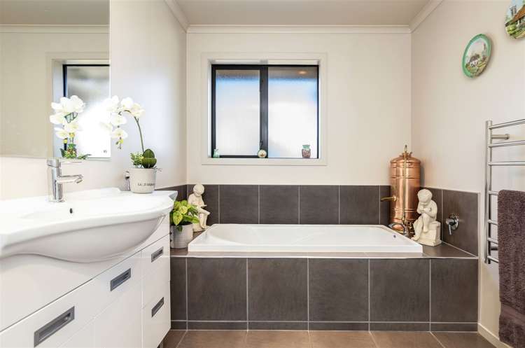 24 Algarve Close Blenheim Central_13