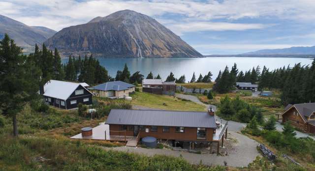 Ohau Retreat With Lake Views!