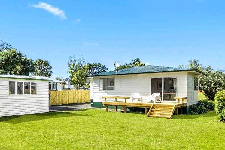 99 Riverpark Crescent Henderson_14