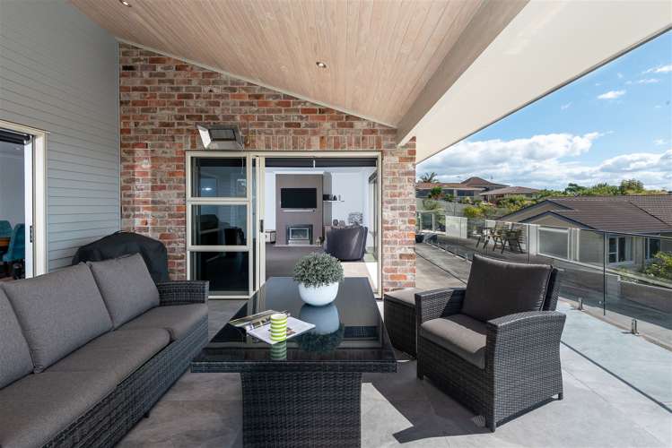 7 Paisley Street Mellons Bay_16