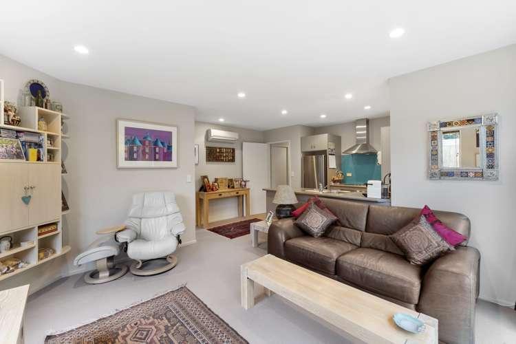 2/62 Radley Street Woolston_11