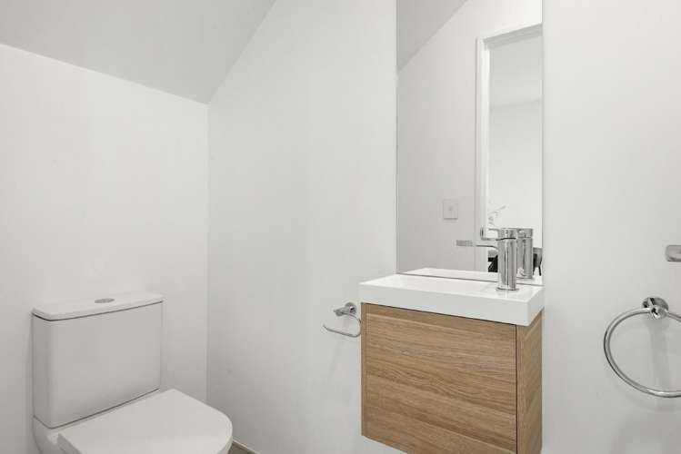 51 Nga Pona Toru Road Flat Bush_18