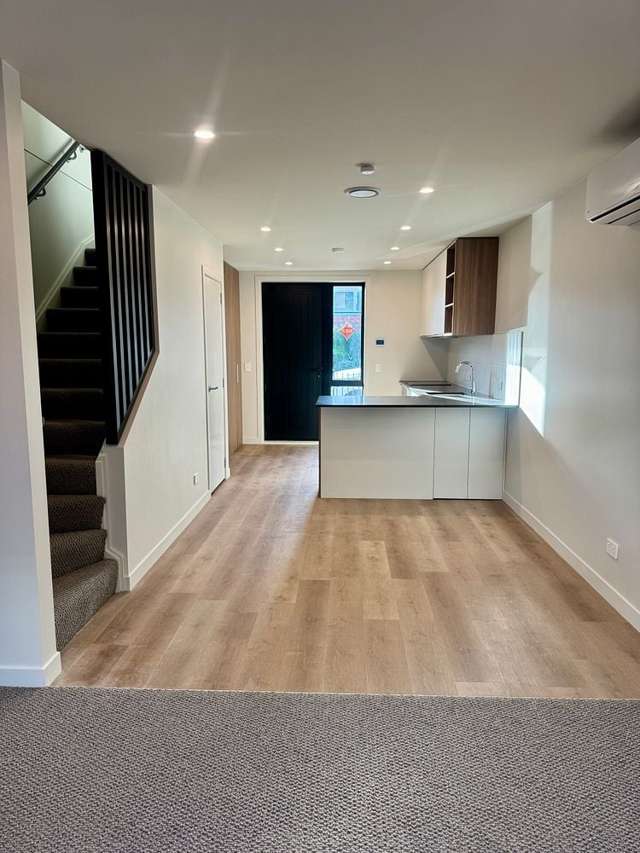 Stylish Karori Townhouse with Modern Amenities