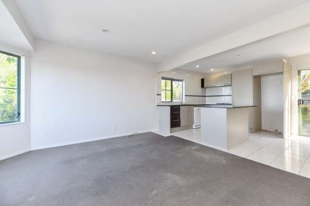 1 Highgrove Lane Totara Vale_2