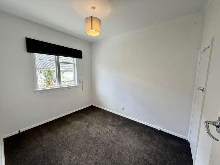  105 Main Road Wainuiomata_7