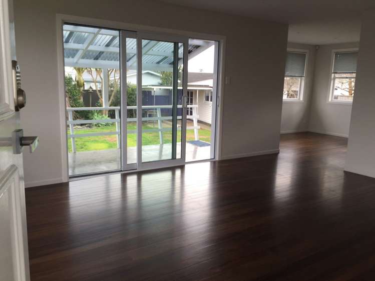 76 Gloria Avenue Te Atatu Peninsula_13