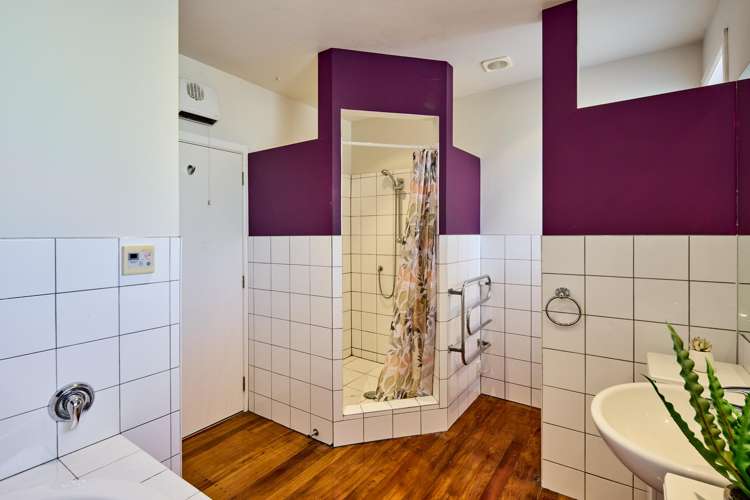 8 Kiriwai Road Paremata_17