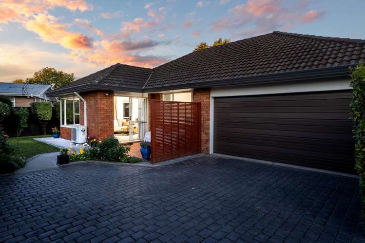 2/3 Cottesmore Close Burnside_28