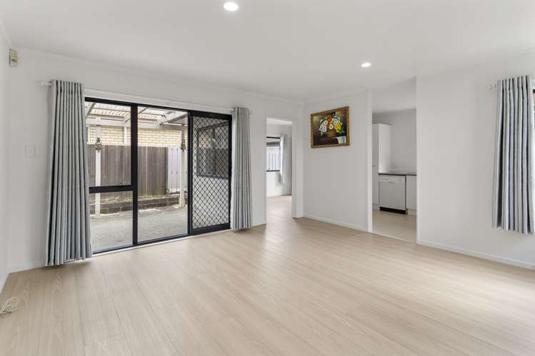 34 Frank Bunce Grove Flat Bush_6