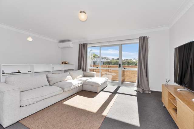 2/22 Greenhill Crescent Pakuranga_3