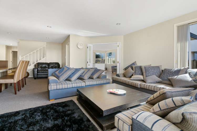 6 Beach Road Mellons Bay_1