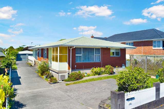 2 Bedroom Brick & Tile Unit - Newly Renovated
