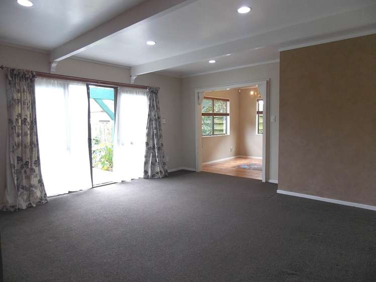 2/61 Clevedon Road Papakura_2