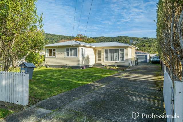 66 Peel Place Wainuiomata_1