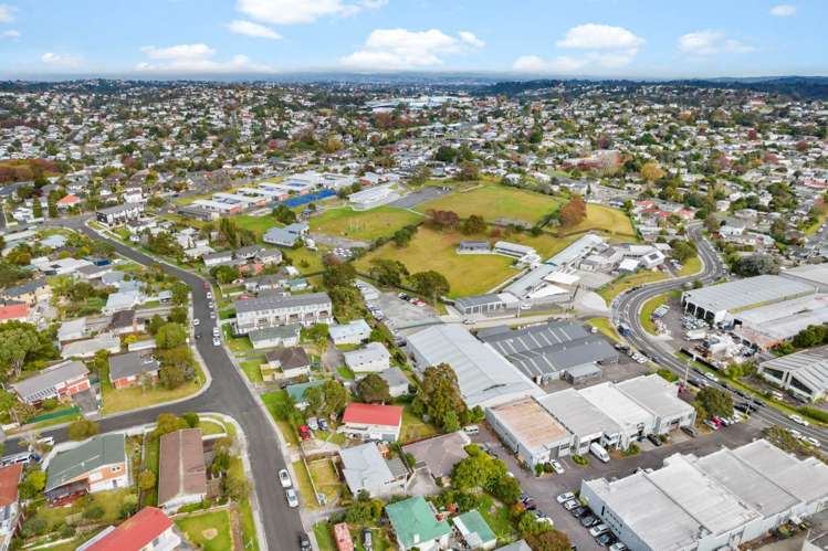 2/99 Bruce Road Glenfield_15