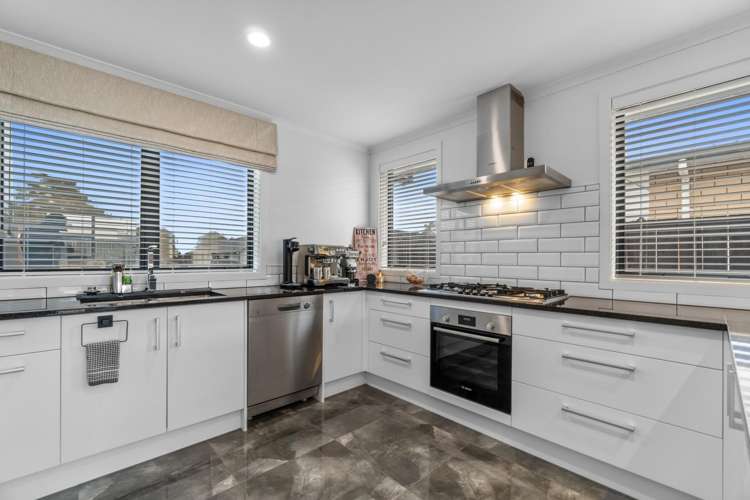 24 Murray Ward Drive_5