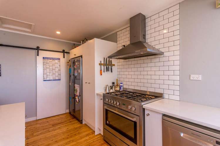 8 Kauri Point Road Laingholm_7