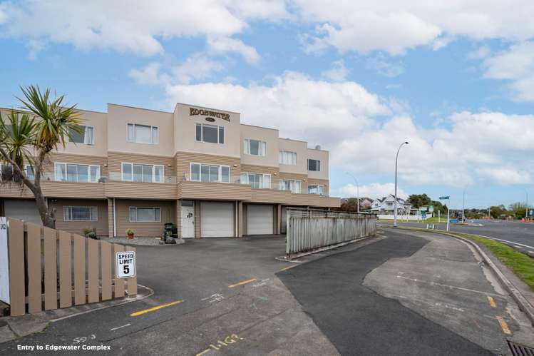 9/208A Lake Terrace Waipahihi_19