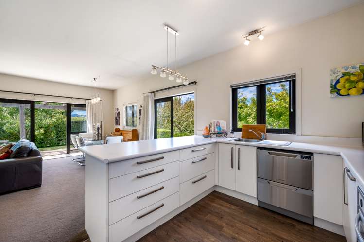 2 Snowberry Street Albert Town_8