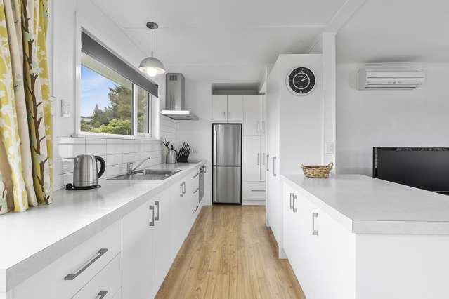 2 Mark Avenue Paparangi_2