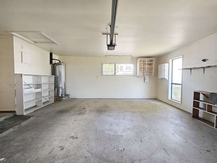 18 Regency Crescent Redwood_15