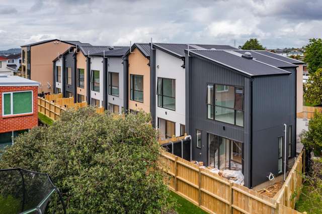Discover Luxurious Living in Te Atatu Peninsula!