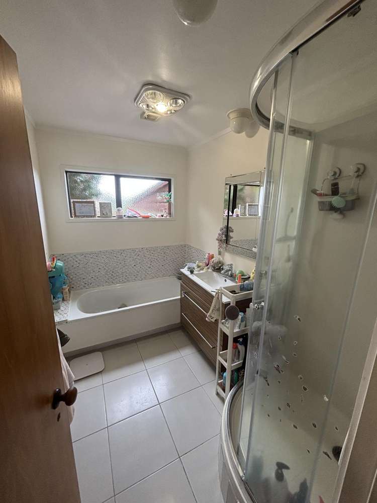 9 Greenvalley Rise Glenfield_17