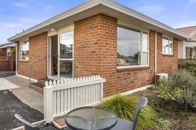 Sunny, Stand-Alone Townhouse -- Perfect First Home, Investment, or Downsizer!