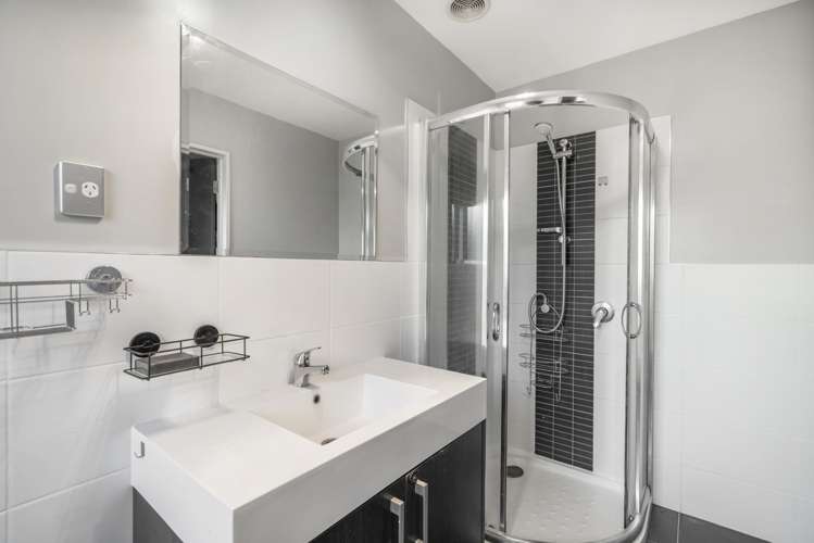 13 Riverglade Parkway Te Atatu South_13