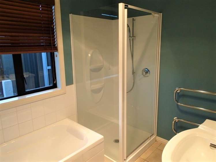 24 Glastonbury Drive Burwood_11
