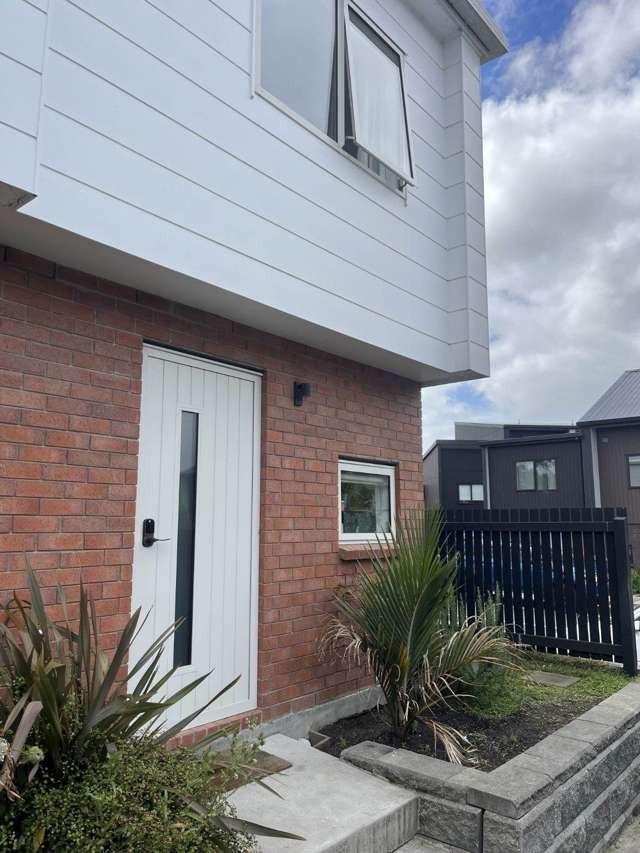 Warm, Modern & Perfectly Positioned