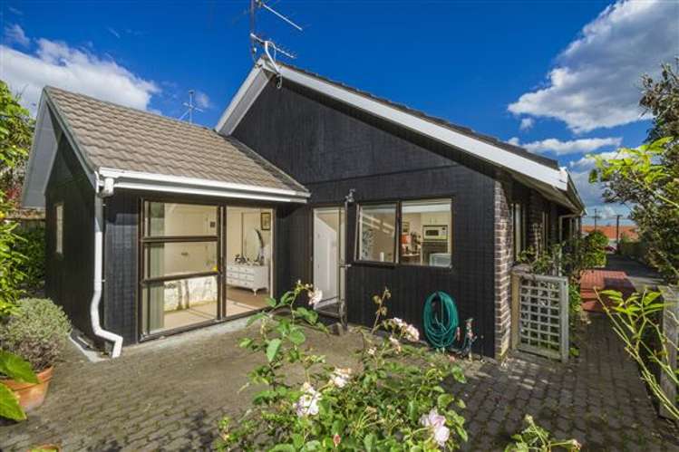 2/4 Fraser Road Narrow Neck_14