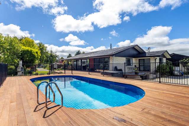 On The Edge of Fairlie With Stunning Outdoor Living