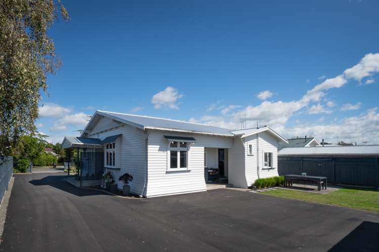 21 Burns Avenue Takaro_24
