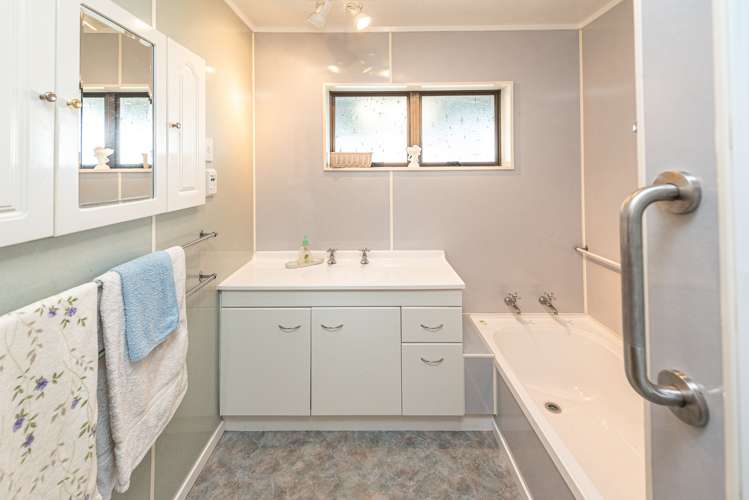 44 Exeter Crescent Springvale_14