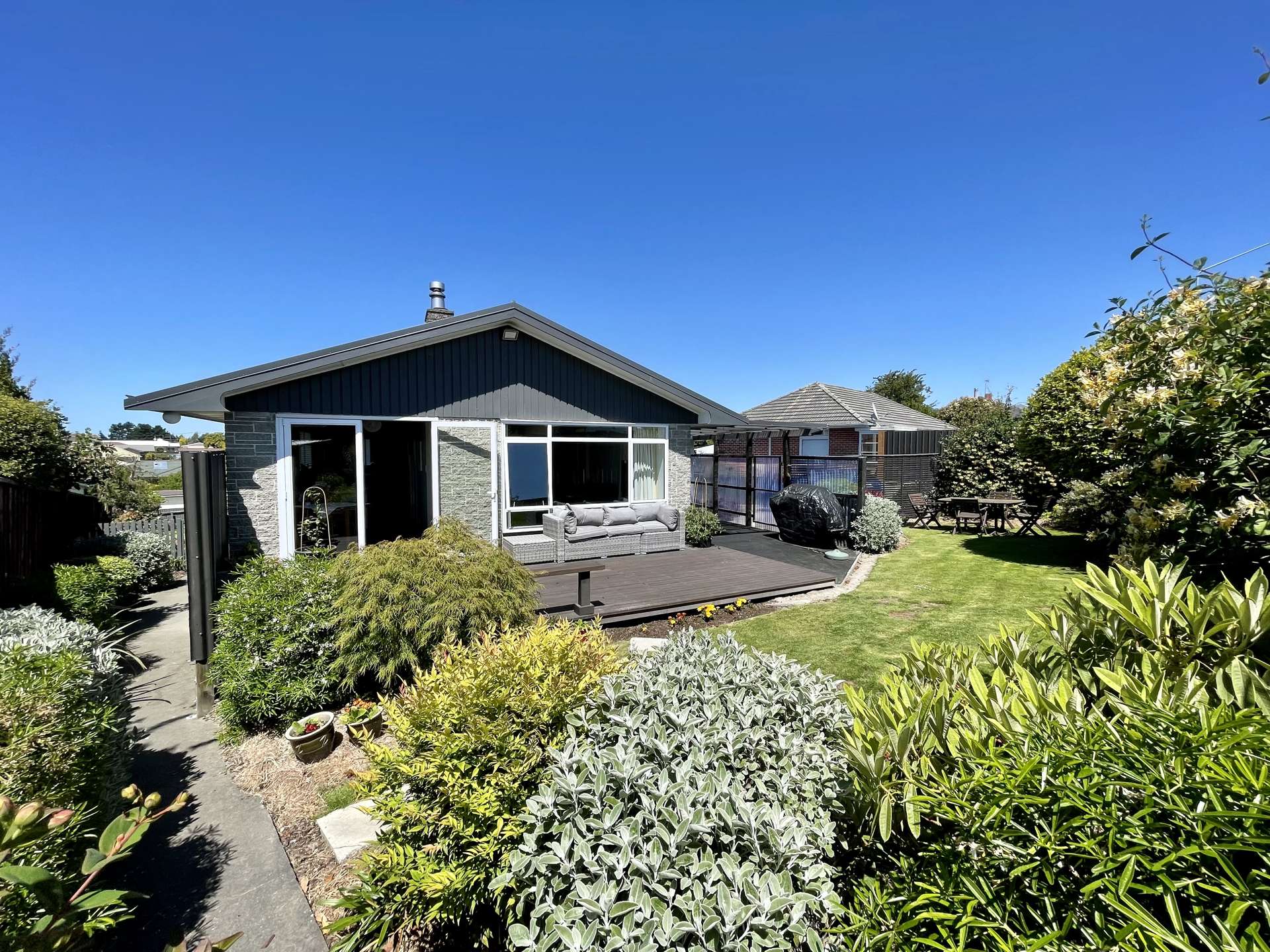 46 Pages Road Marchwiel_0