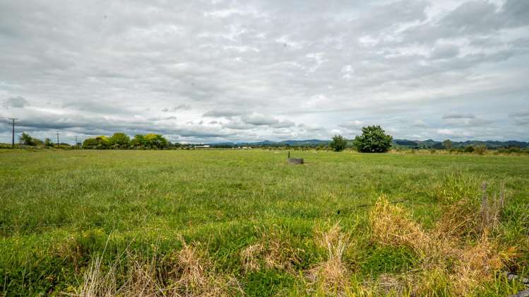 108 Canal West Road Waitakaruru_8