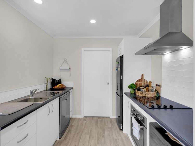 33B Saxbys Road Glenview_8