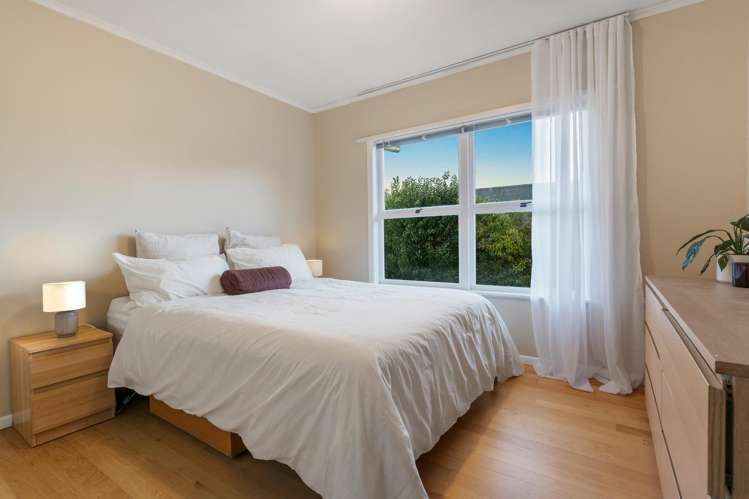 2/4 Penzance Road Mairangi Bay_8