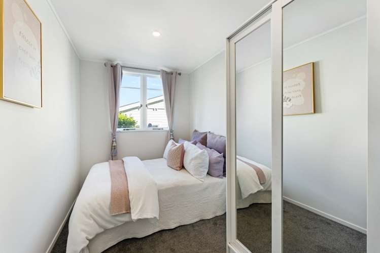 15 Chatham Avenue Mount Albert_22