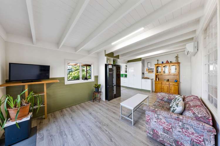 65 Royal Road Massey_13