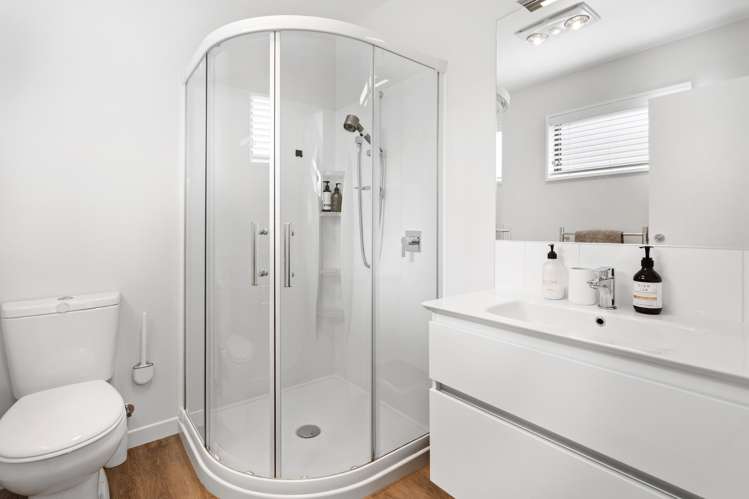 21a Kingsbridge West Burwood_7