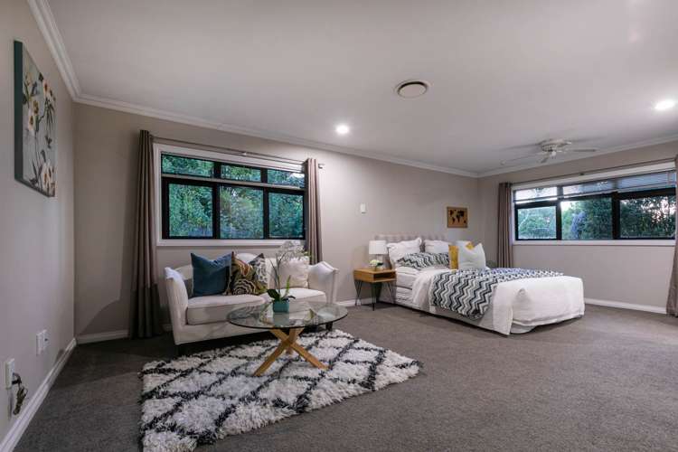 3 Oakford Park Crescent Greenhithe_16