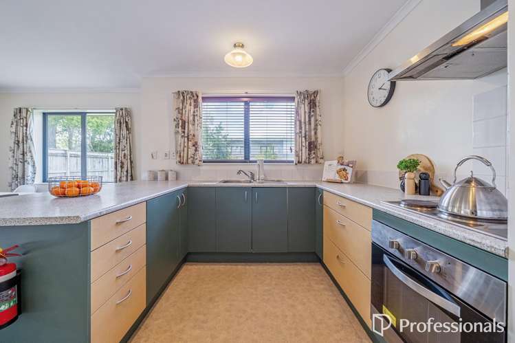 8a Faulke Avenue Wainuiomata_14