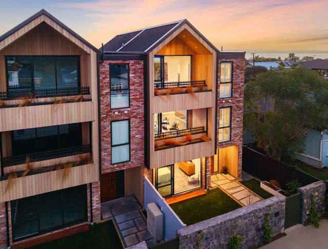 PREMIUM LUXURY HOMES SELLING NOW!