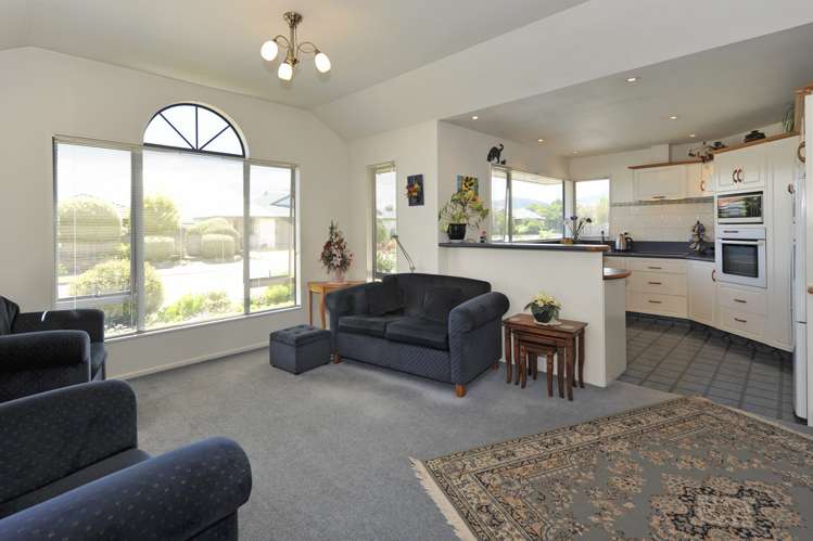 130 Aldinga Avenue Stoke_5